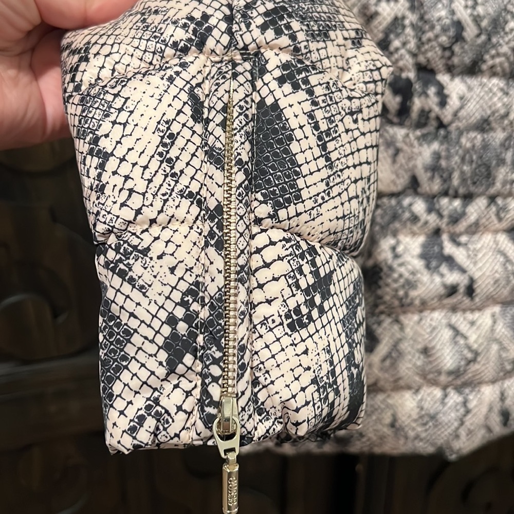 GUESS puffer jacket - Picture 11 of 15